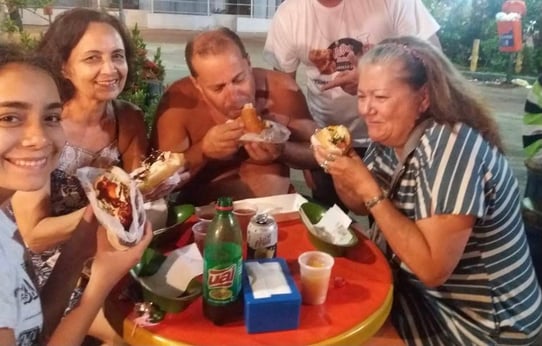 American woman tries Brazilian hot dogs with Brazilian family