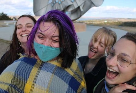 Single mother with teenage daughter and two exchange students from Italy and Germany