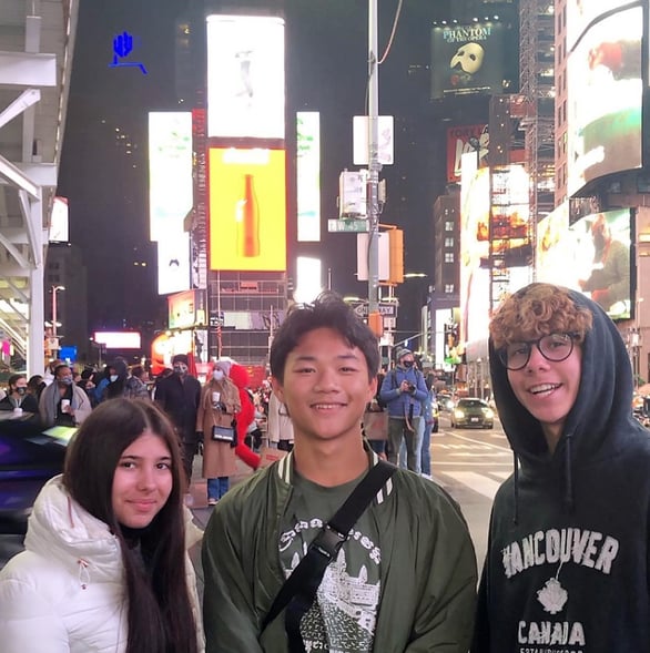 Chihok and host siblings at Times Square