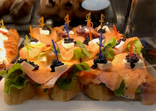 smoked salmon pintxos with fresh cheese cubes and caviar on bread