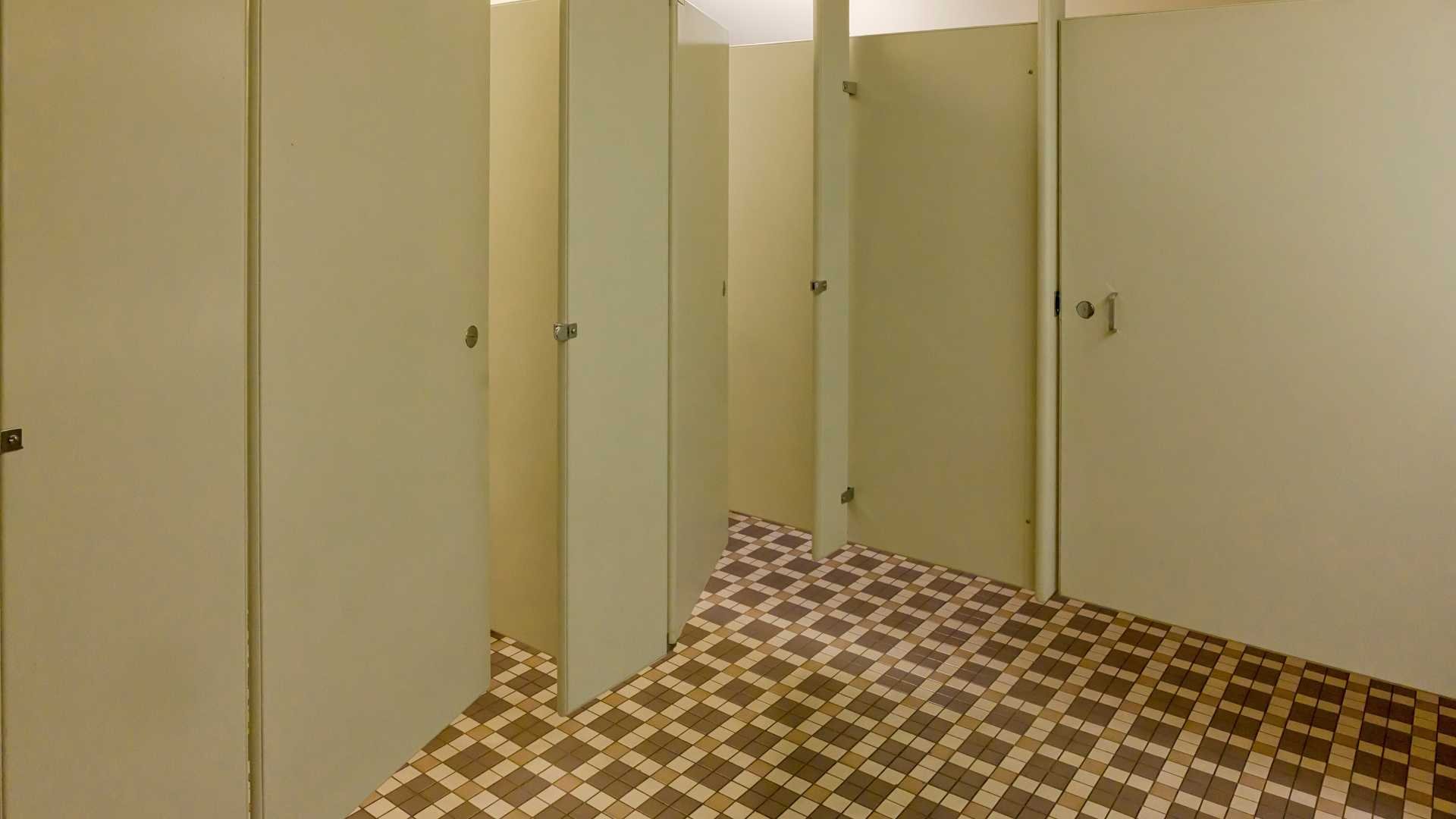 bathroom stalls with gaps
