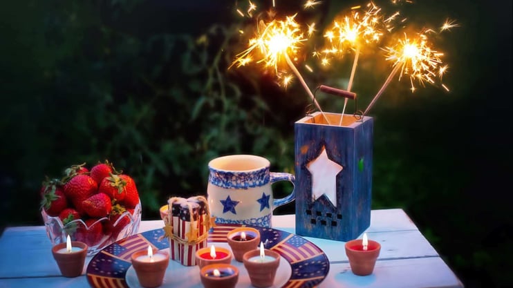 fourth of july table with sparklers