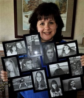 mom with frame of 11 kids