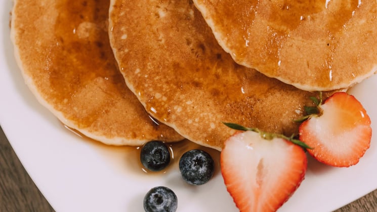 pancakes with berries