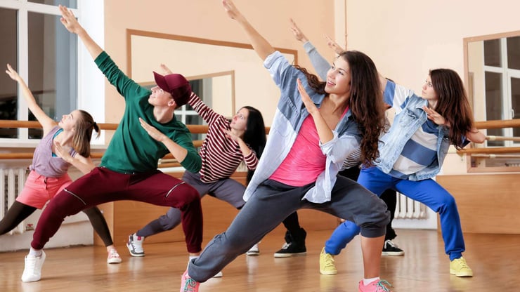 teenagers dancing hip hop